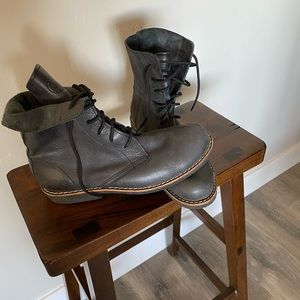 Leather Boots Roots